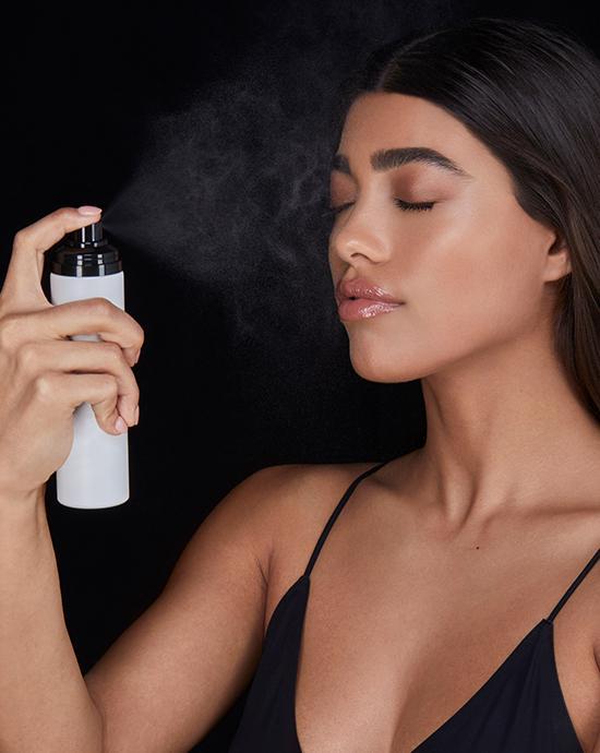 VEIL™ SOFT FOCUS SETTING SPRAY HOURGLASS