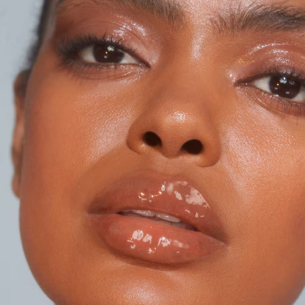 R.E.M. BEAUTY Essential Drip Glossy Balm in Hocus Cocoa