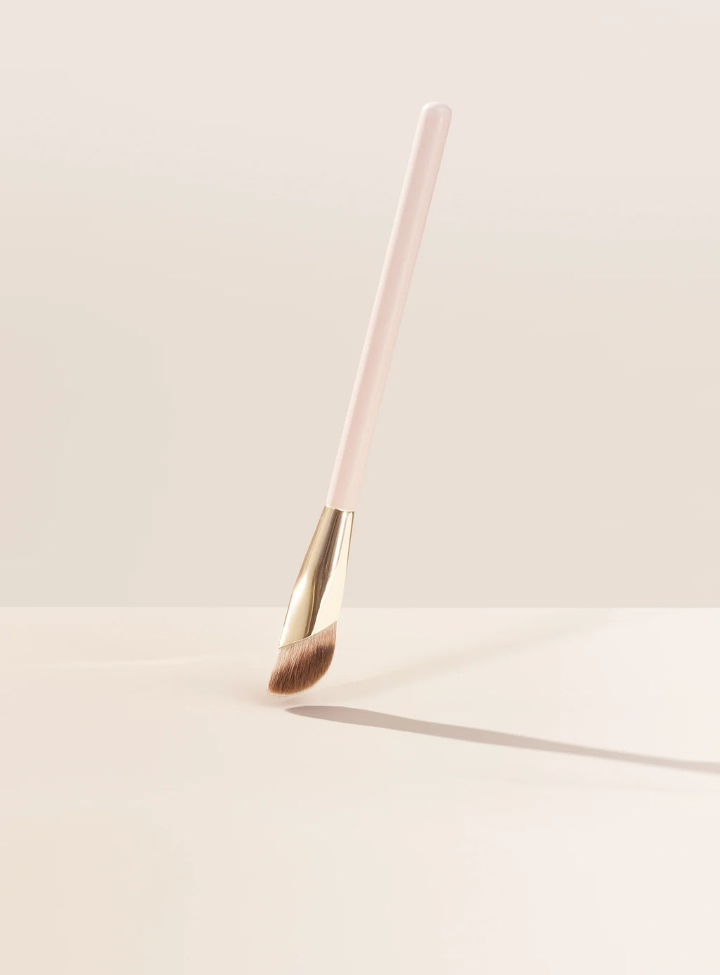 RARE BEAUTY Liquid Touch Concealer Brush