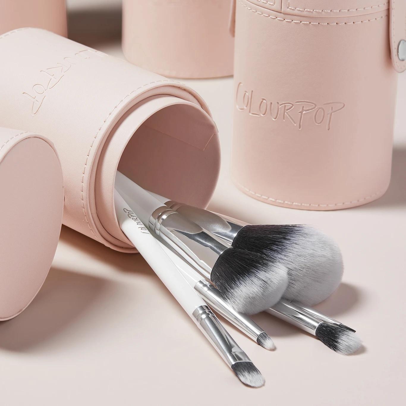 Set de brochas Ultimate Brush Cup de Colourpop