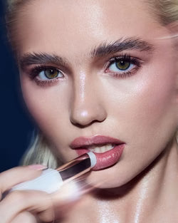 FENTY BEAUTY  Gloss Bomb Stix High-Shine Gloss Stick How Many Carats?! (platinum sparkle)