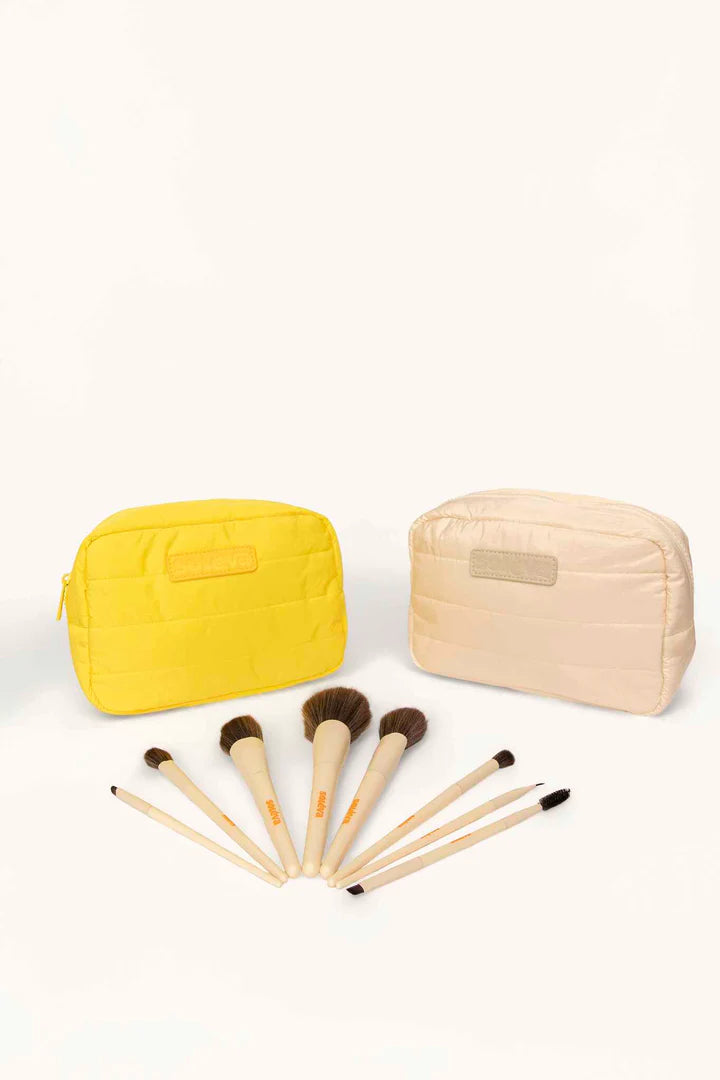 SOLEVA CLUB Cosmetiquera Beige Impermeable + 8 Brochas Profesionales