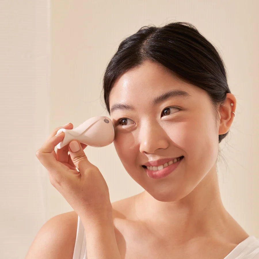Skin Inc Skin Cooling Treatment Cryo-Ice Sake Roller in Blush