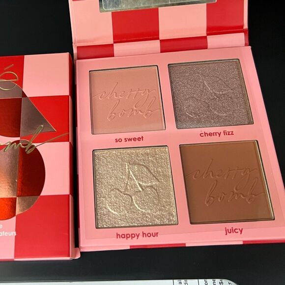 CIATE LONDON Cherry Bomb Blush and Highlighter Palette in Light/Medium