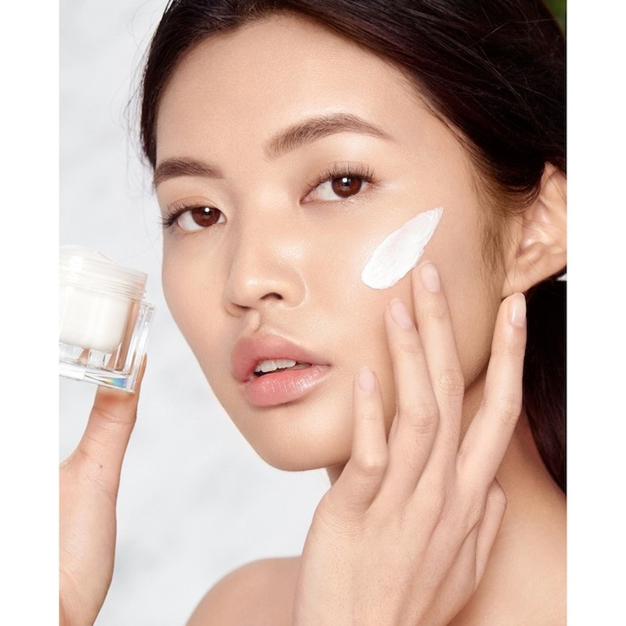 Charlotte Tilbury Magic Cream Moisturizer with Hyaluronic Acid