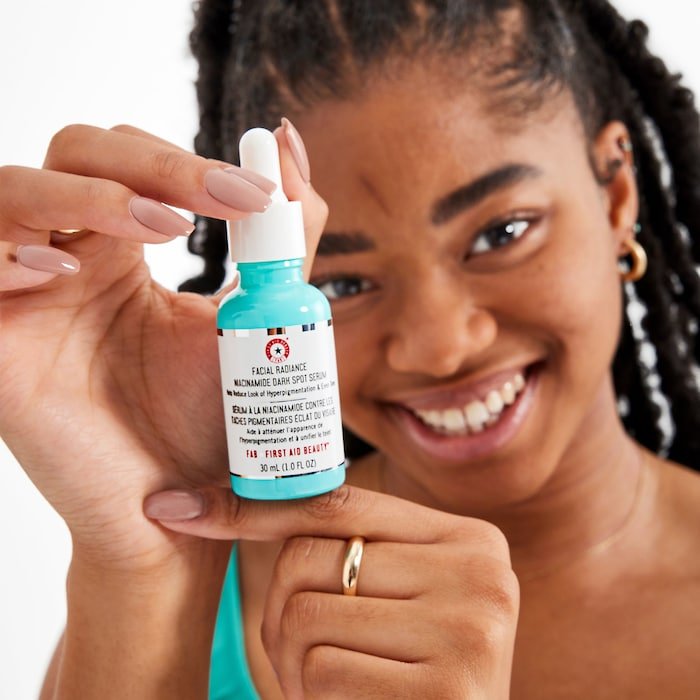 First Aid Beauty Facial Radiance Niacinamide Dark Spot Serum 30ml