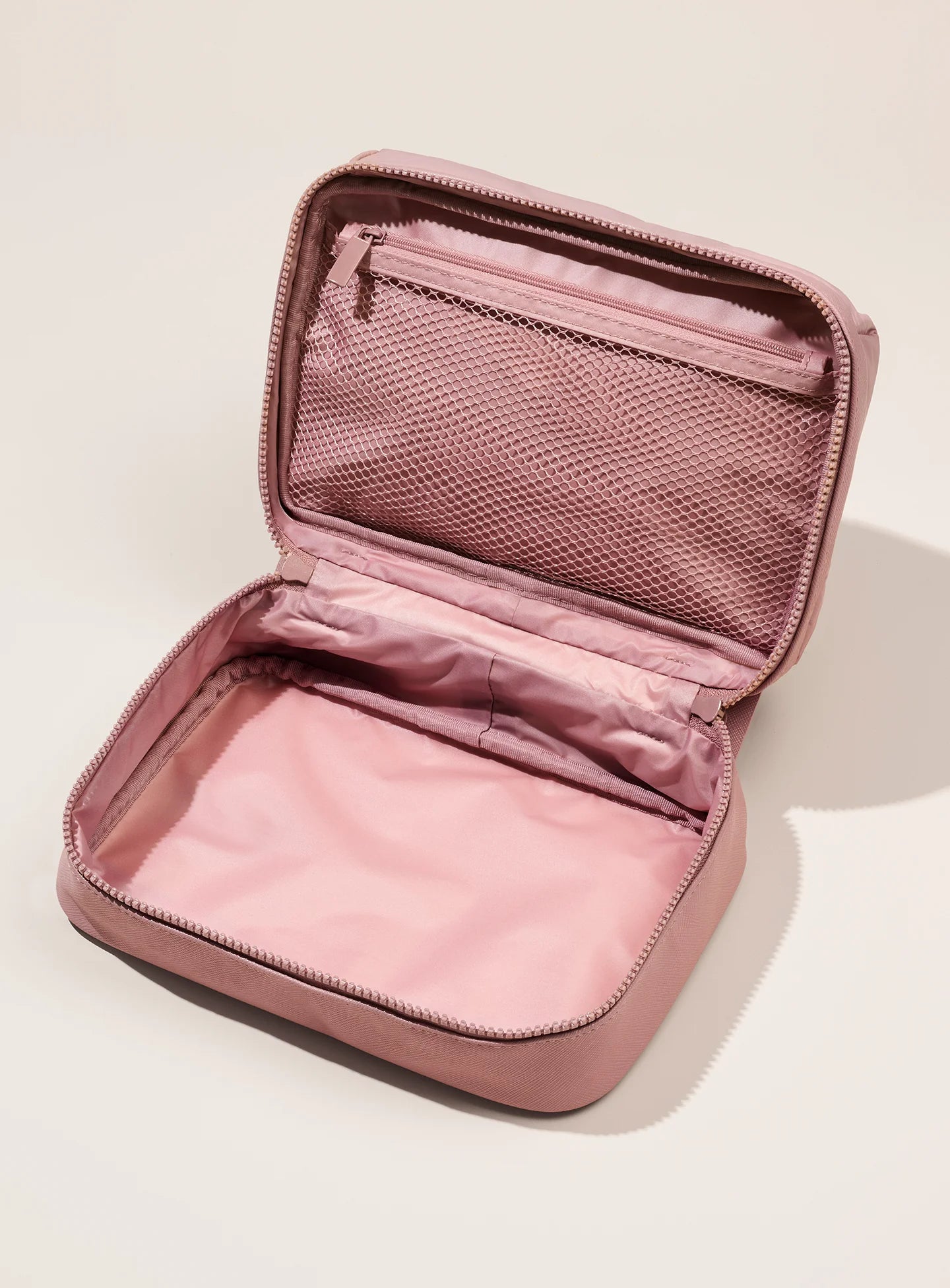 RARE BEAUTY Puffy Toiletry Bag - Mauve