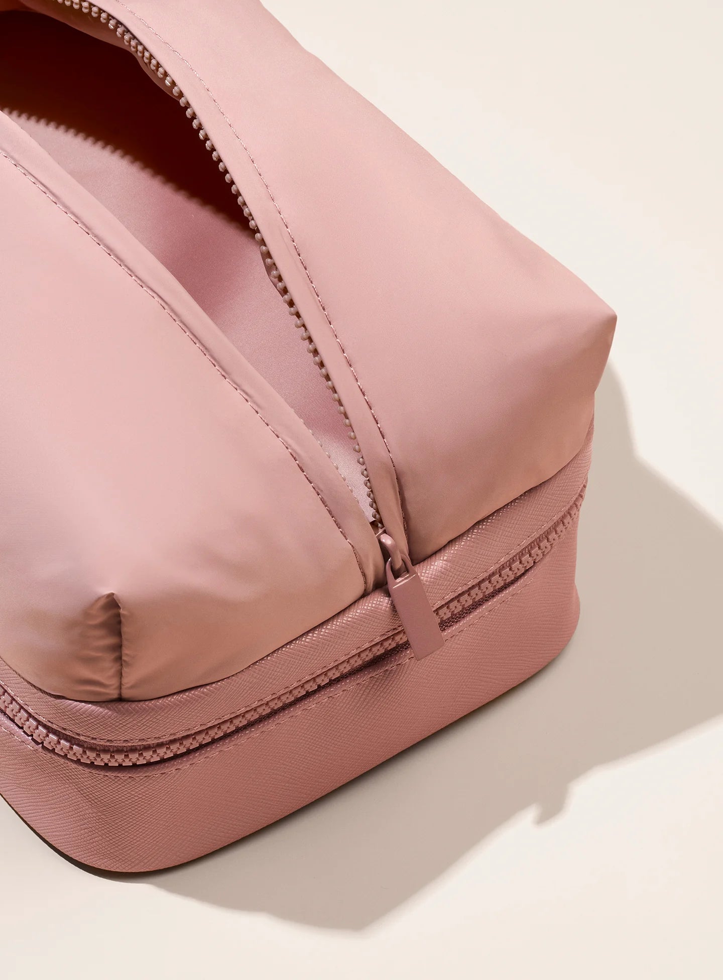 RARE BEAUTY Puffy Toiletry Bag - Mauve