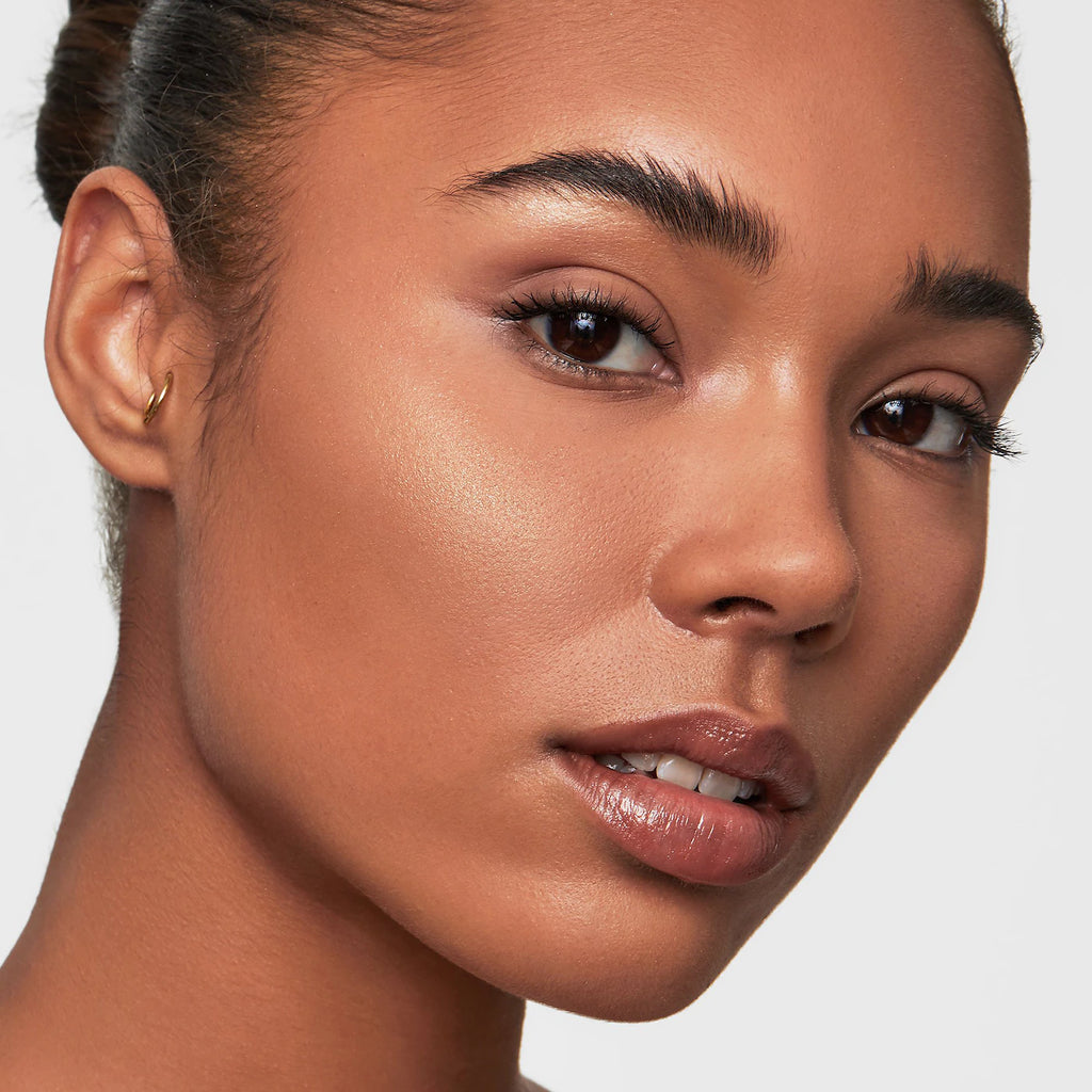 MAKEUP BY MARIO Soft Glow Highlighter in Golden (luminous soft gold)