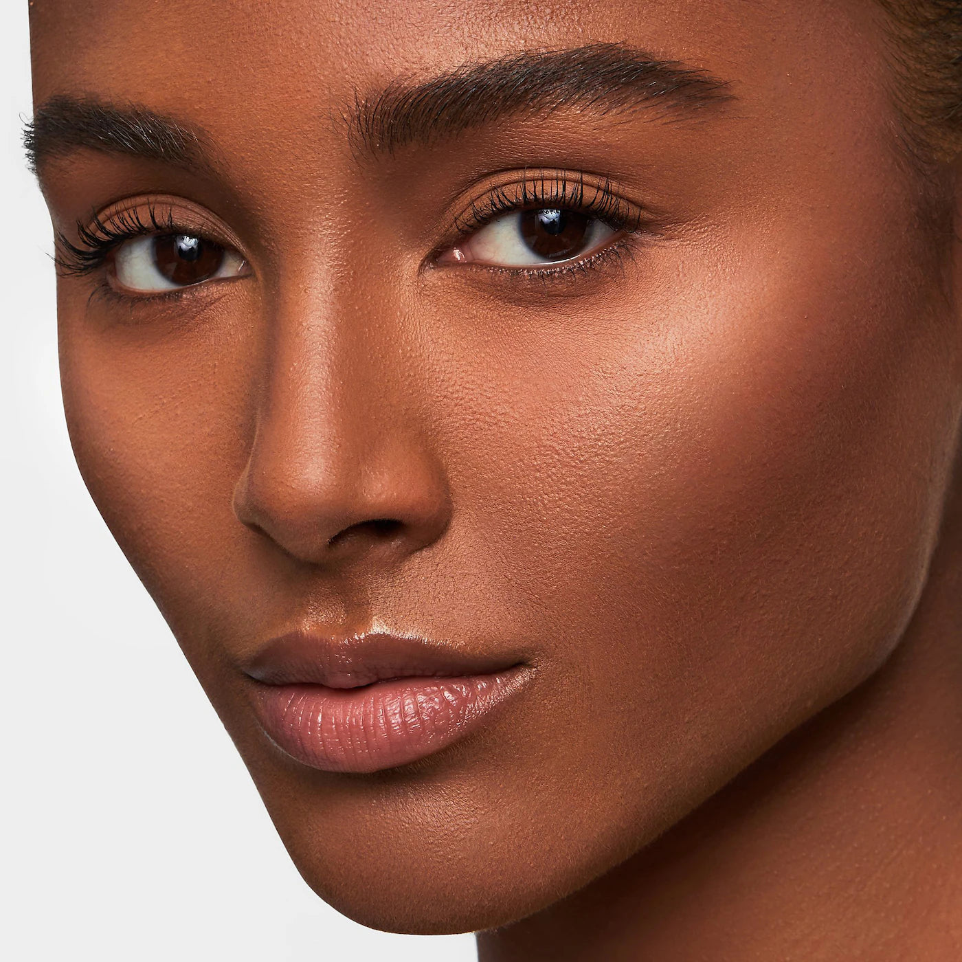 MAKEUP BY MARIO Soft Glow Highlighter in Bronze (luminous copper-infused bronze)