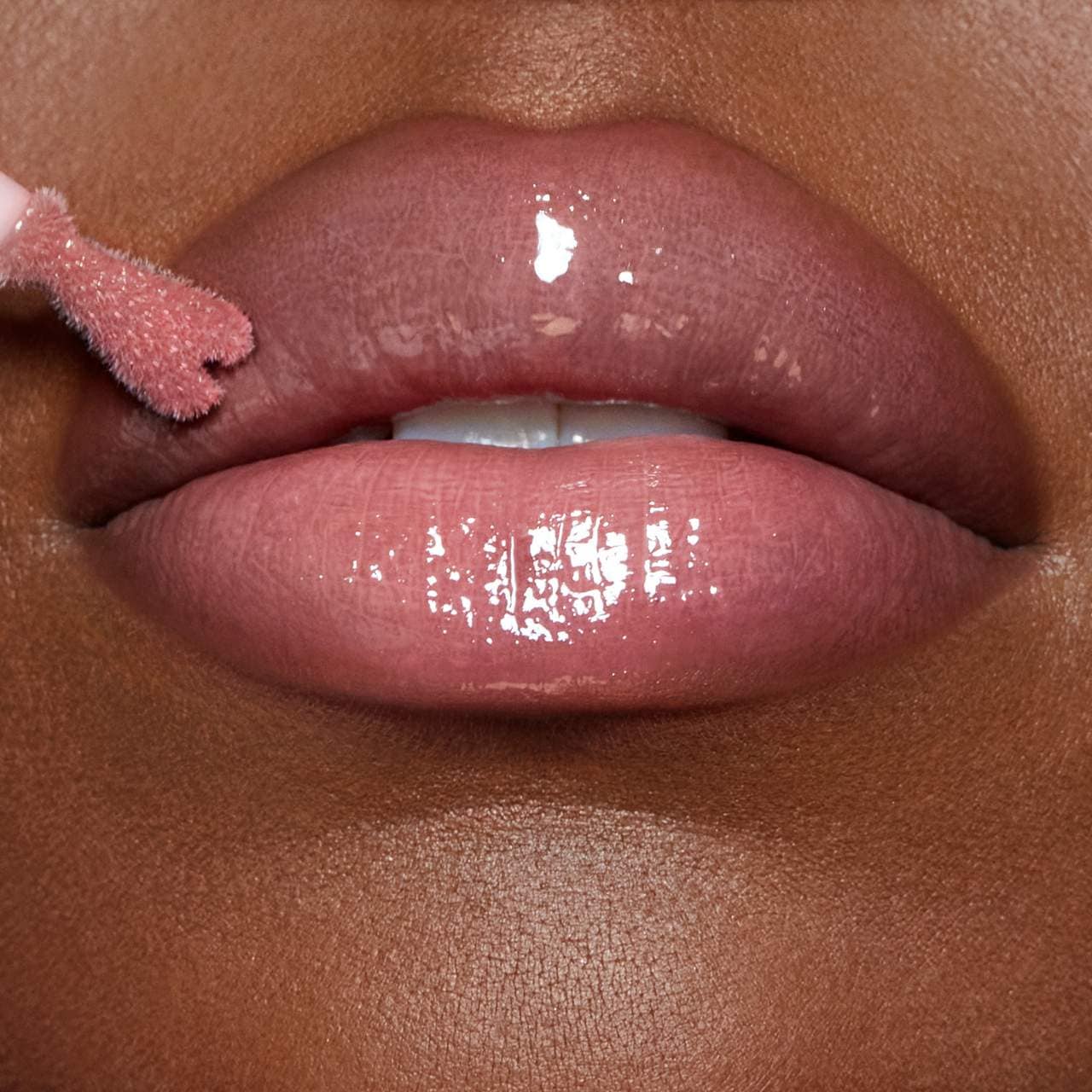 Charlotte Tilbury  Collagen Lip Bath Gloss Pillow Talk Fair - cool nude pink