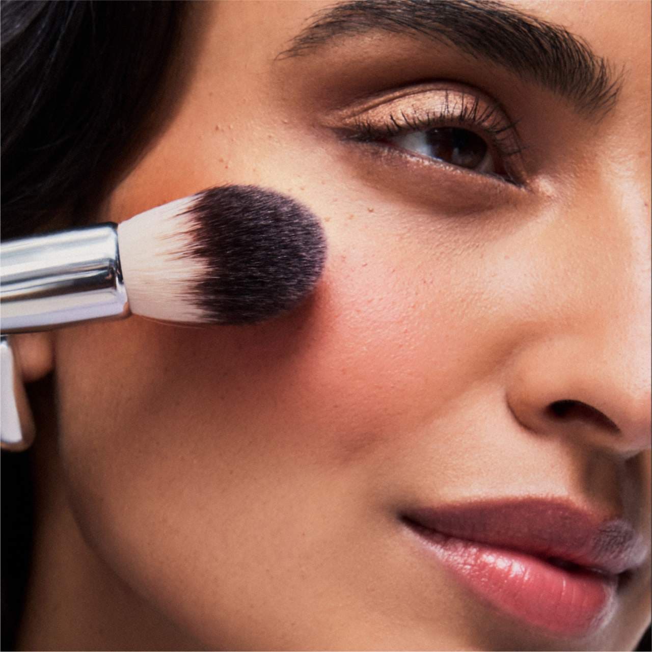 ILIA  Precision Powder Brush