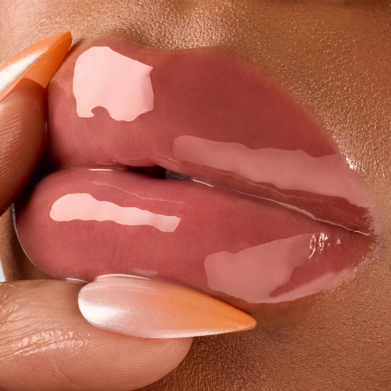 Gisou  Honey Infused Hydrating Lip Oil  Bee-llini Peach - Sheer Soft Peach