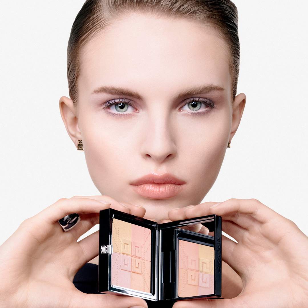 Givenchy  Prisme Libre Blurring & Color-Correcting Matte Pressed Powder