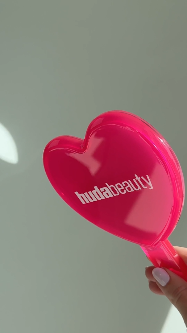 HUDA BEAUTY GLOSSY HEART MIRROR