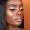 I Need A Nude Glow Highlighter NATASHA DENONA - Imagen 4