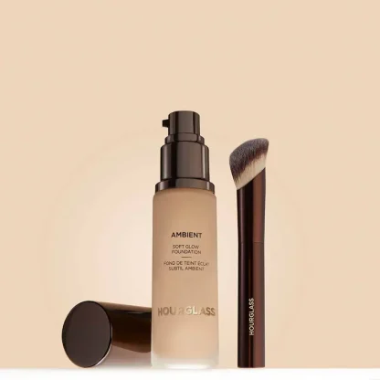 Hourglass Ambient Soft Glow Foundation Brush - Imagen 4
