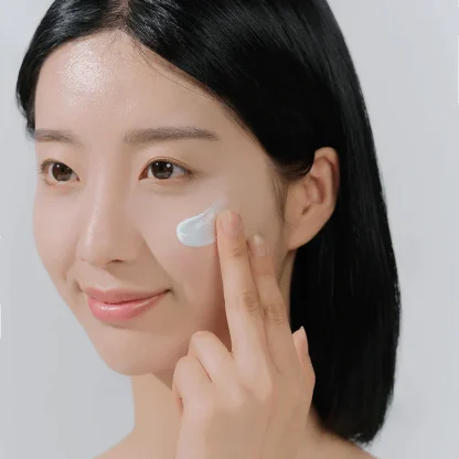 Skin1004 Madagascar Centella Hyalu-Cica Water-Fit Sun Serum 50ml - Imagen 3
