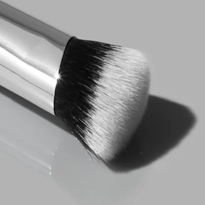 HAUS LABS BY LADY GAGA  Cruelty-Free Concealer Brush - Imagen 3