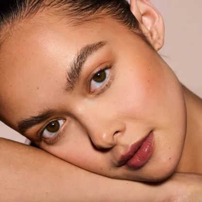 Fenty Beauty by Rihanna  Bright Fix Instant Brightening + Setting Powder - Imagen 6