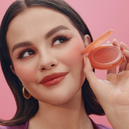 Rare Beauty by Selena Gomez  Soft Pinch Cheek & Lip Trio Makeup Gift Set - Imagen 11