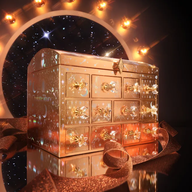 Charlotte Tilbury Charlotte's Beauty Treasure Chest Makeup and Skincare Advent Calendar - Imagen 9
